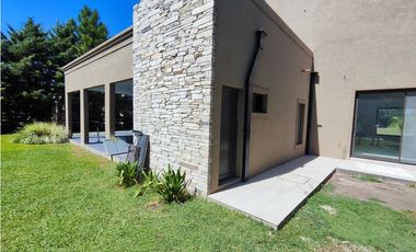 Hermosa Casa en Las Cortaderas de Lujan