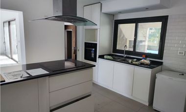 Hermosa Casa en Las Cortaderas de Lujan