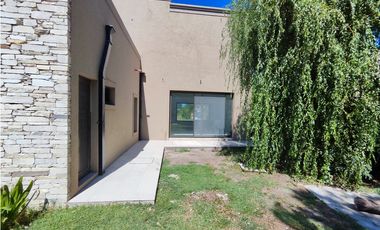 Hermosa Casa en Las Cortaderas de Lujan