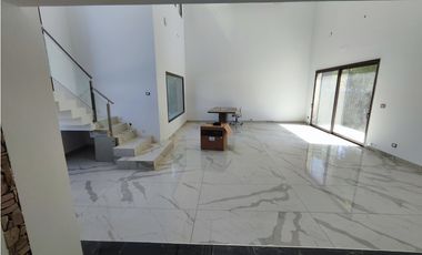 Hermosa Casa en Las Cortaderas de Lujan