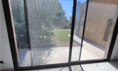 Hermosa Casa en Las Cortaderas de Lujan