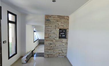 Hermosa Casa en Las Cortaderas de Lujan