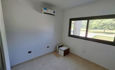 Hermosa Casa en Las Cortaderas de Lujan