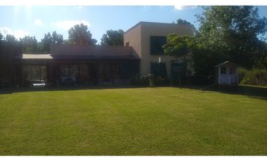 HERMOSA CASA EN EN EL BARRIO LAS CHACRAS DE OPEN DOOR , LUJAN