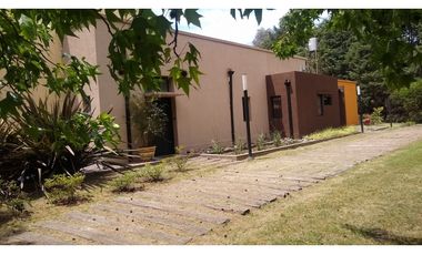 HERMOSA CASA EN EN EL BARRIO LAS CHACRAS DE OPEN DOOR , LUJAN
