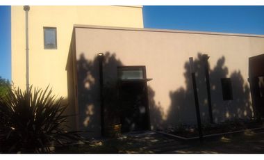 HERMOSA CASA EN EN EL BARRIO LAS CHACRAS DE OPEN DOOR , LUJAN