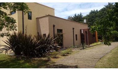 HERMOSA CASA EN EN EL BARRIO LAS CHACRAS DE OPEN DOOR , LUJAN