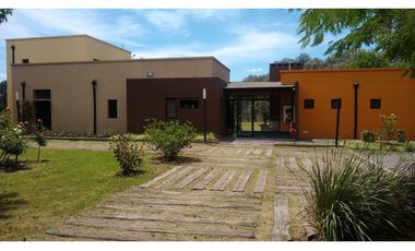 HERMOSA CASA EN EN EL BARRIO LAS CHACRAS DE OPEN DOOR , LUJAN