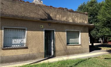 Casa con local Hernandarias y Juramento