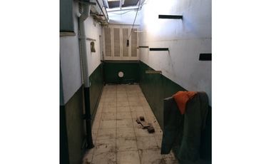 Casa con local Hernandarias y Juramento