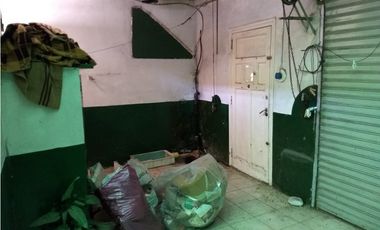 Casa con local Hernandarias y Juramento