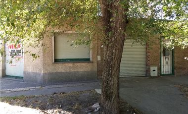 Casa con local Hernandarias y Juramento