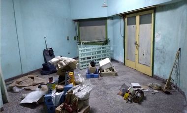 Casa con local Hernandarias y Juramento