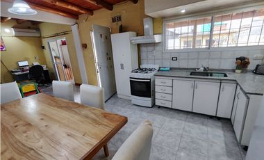 Casa y 2 Departamentos B° Lanusse