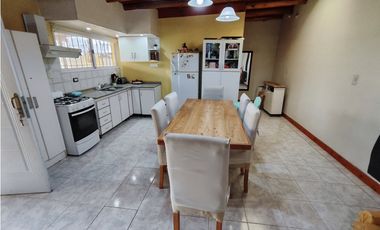 Casa y 2 Departamentos B° Lanusse