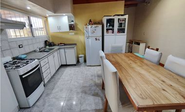 Casa y 2 Departamentos B° Lanusse