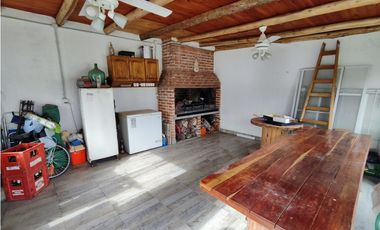 Casa y 2 Departamentos B° Lanusse