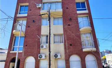 Edificio en Block Centro Lujan 2 Locales y 3 Departamentos