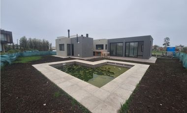 Arenas Chico - Casa a Estrenar 4 ambientes c/ piscina