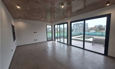 Arenas Chico - Casa a Estrenar 4 ambientes c/ piscina