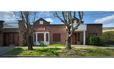 Hermosa Casa en 2 Lotes Bº Parque Ezperanza Lujan