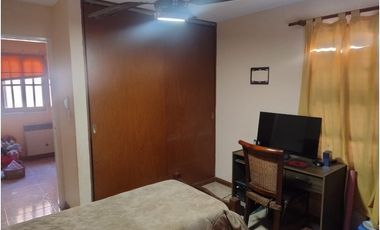 Casa en venta frente a plaza – entorno residencial y privado