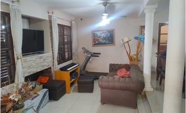 Casa en venta frente a plaza – entorno residencial y privado