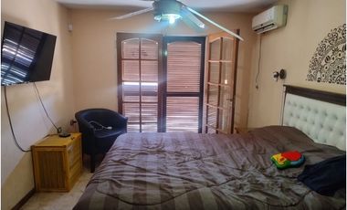 Casa en venta frente a plaza – entorno residencial y privado