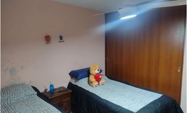 Casa en venta frente a plaza – entorno residencial y privado