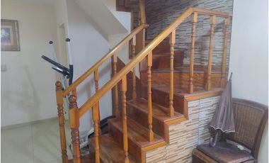 Casa en venta frente a plaza – entorno residencial y privado