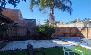 Casa en venta frente a plaza – entorno residencial y privado