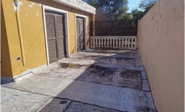 Casa en venta frente a plaza – entorno residencial y privado
