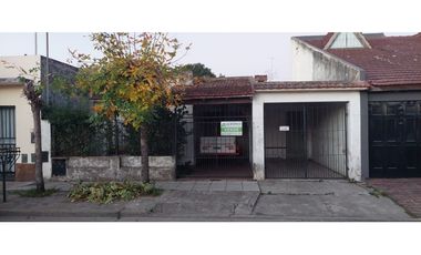 VENTA CASA B ZAPIOLA AL 2300