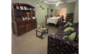 Venta de departamento en barrio Güemes