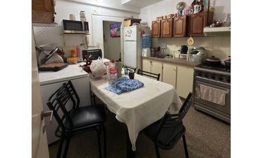 Venta de departamento en barrio Güemes