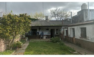 Casa Antigua a Reciclar con gran Lote