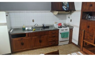 Casa Antigua a Reciclar con gran Lote