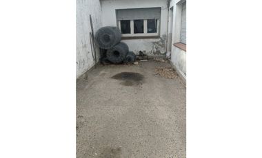 Casa Antigua a Reciclar con gran Lote