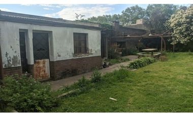 Casa Antigua a Reciclar con gran Lote