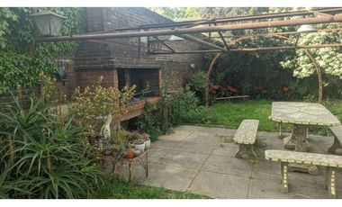 Casa Antigua a Reciclar con gran Lote