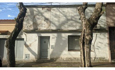 Casa Antigua a Reciclar con gran Lote