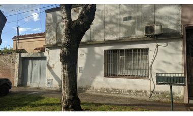 Casa Antigua a Reciclar con gran Lote