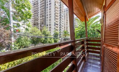 Casa en Villa Macul. 450 m² terreno, en Armando Moock