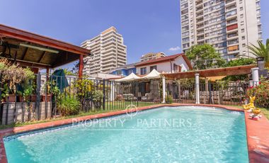 Casa en Villa Macul. 450 m² terreno, en Armando Moock