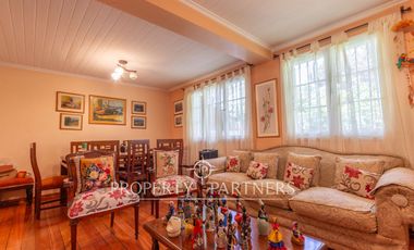 Casa en Villa Macul. 450 m² terreno, en Armando Moock