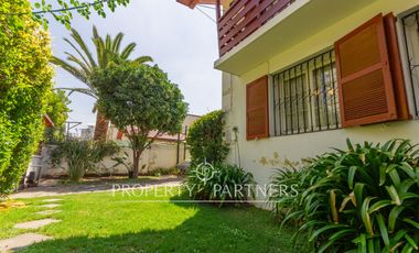 Casa en Villa Macul. 450 m² terreno, en Armando Moock