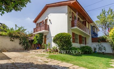 Casa en Villa Macul. 450 m² terreno, en Armando Moock