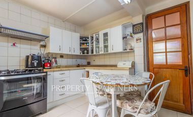 Casa en Villa Macul. 450 m² terreno, en Armando Moock