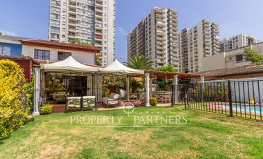 Casa en Villa Macul. 450 m² terreno, en Armando Moock