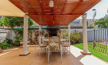 Casa en Villa Macul. 450 m² terreno, en Armando Moock